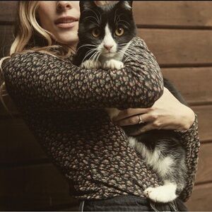 Doen MAXINE TEE NIGHTFALL SECRET GARDEN pointelle ditsy floral mock neck